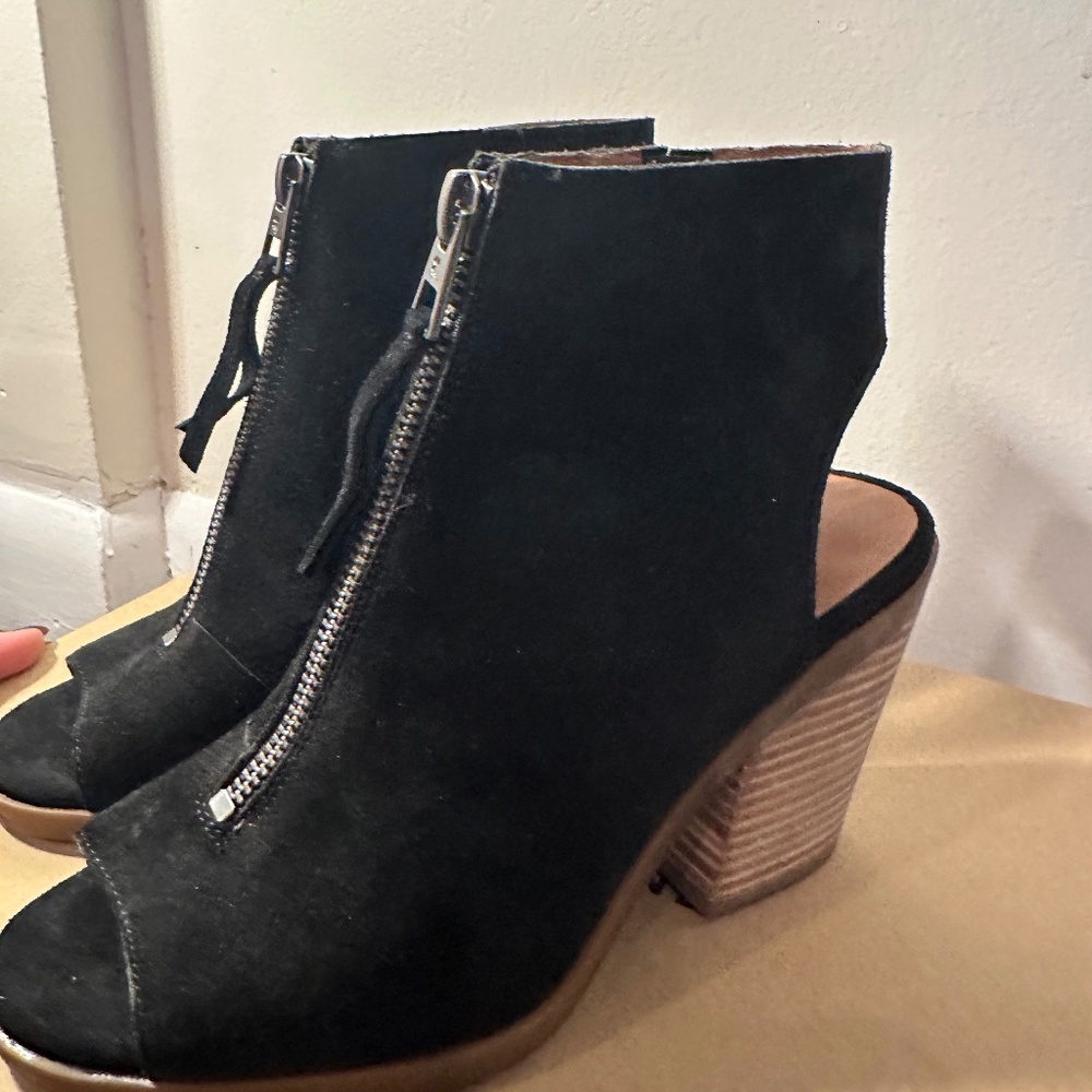 Womens black bootie